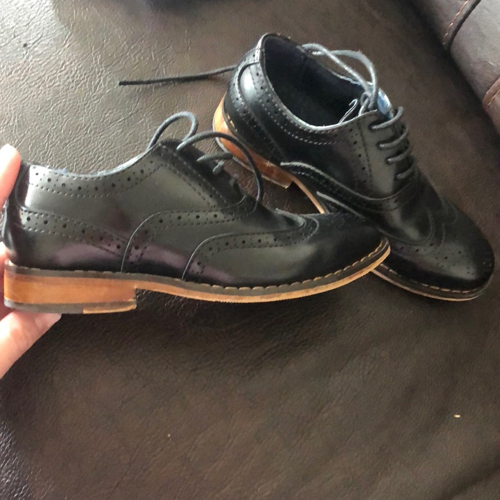 Black dress shoes